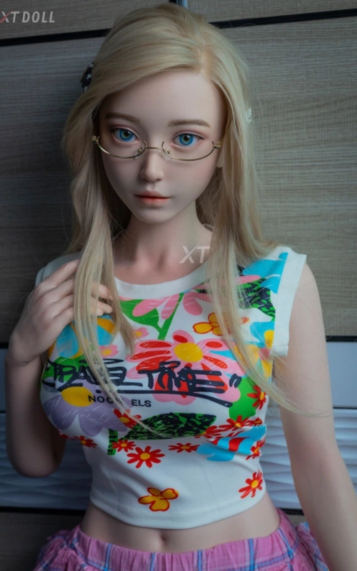 Lindsey Monster, alegre e inocente • SiliconGirls
