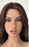 Carla, una latina de suculentas curvas • SiliconGirls