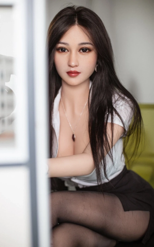 Aya, a secretaria quente • SiliconGirls