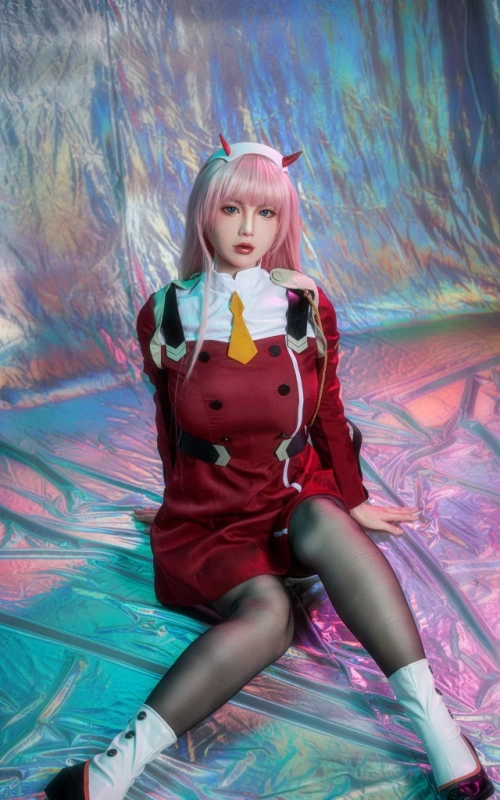 Zero Two, lista para combatir • SiliconGirls