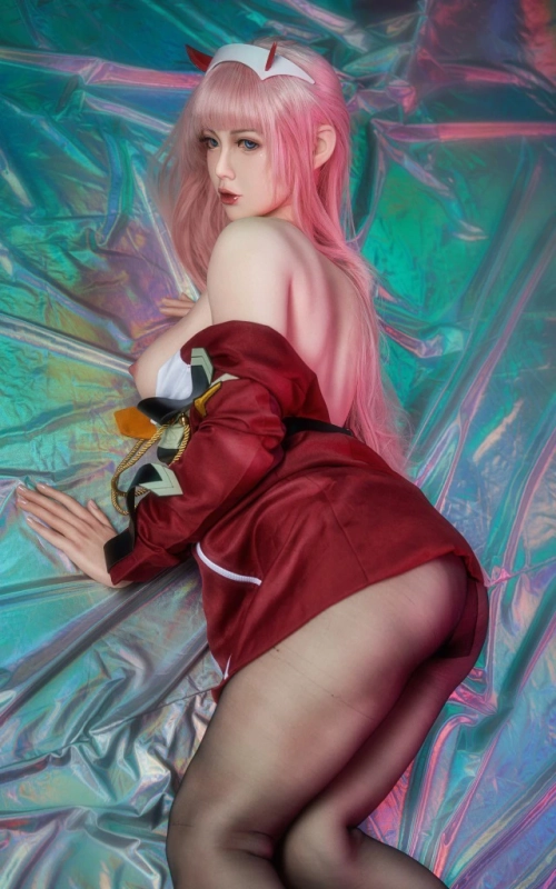 Zero Two, lista para combatir • SiliconGirls