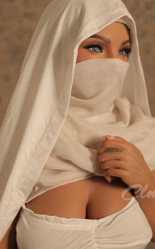 Mouna, sua flor do deserto • SiliconGirls