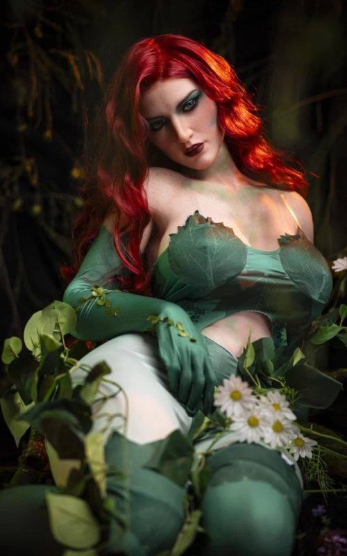 Poison Ivy, sua femme fatale da DC • SiliconGirls