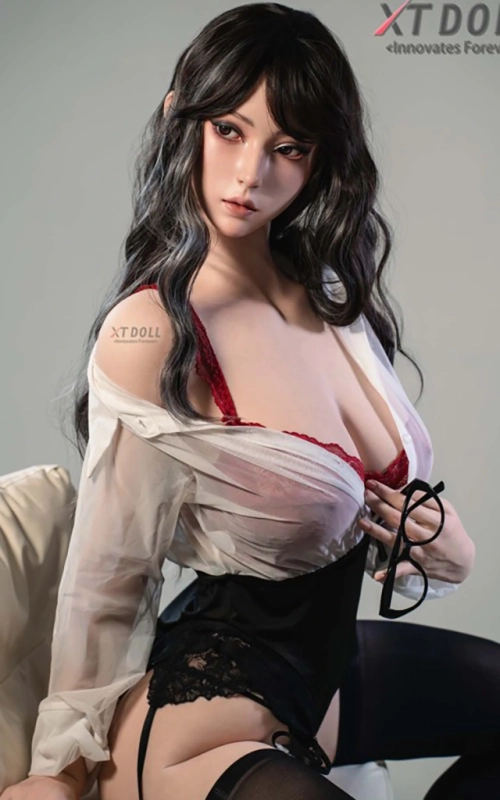 Lucy, sua namorada exuberante e leal • SiliconGirls