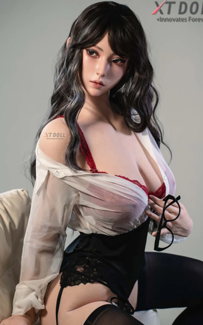 Lucy, sua namorada exuberante e leal • SiliconGirls