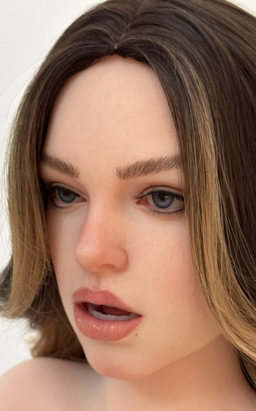 Elektra, sensualidad imponente • SiliconGirls