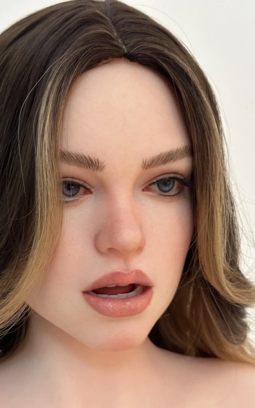 Elektra, sensualidad imponente • SiliconGirls