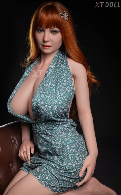Natalie Boost, cheia de curvas e suculenta • SiliconGirls
