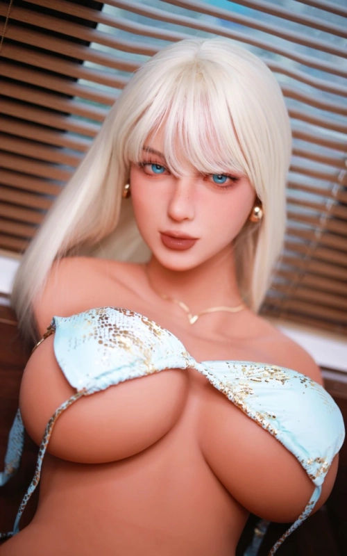 Torso Esmera, lo mejor se guarda en frasco pequeño • SiliconGirls