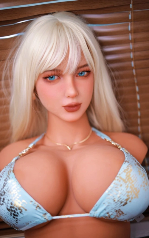 Torso Esmera, lo mejor se guarda en frasco pequeño • SiliconGirls