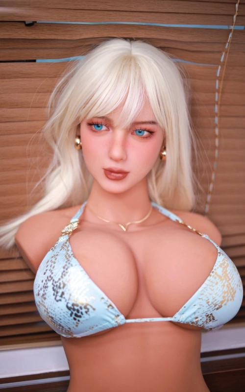 Torso Esmera, lo mejor se guarda en frasco pequeño • SiliconGirls