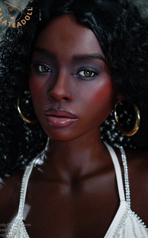 Meryem, toda una belleza color cacao • SiliconGirls