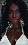 Meryem, toda una belleza color cacao • SiliconGirls