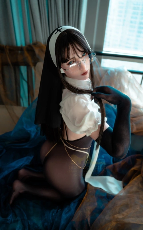 Keiko, la monja exorcista• SiliconGirls