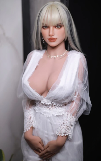 Tiana, tu novia lista para la acción • SiliconGirls