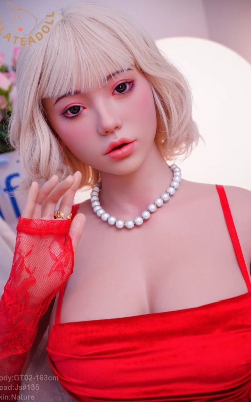 Yura, pronta para aquecer o frio inverno • SiliconGirls