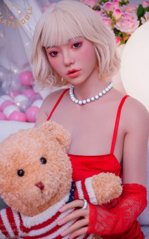 Yura, pronta para aquecer o frio inverno • SiliconGirls