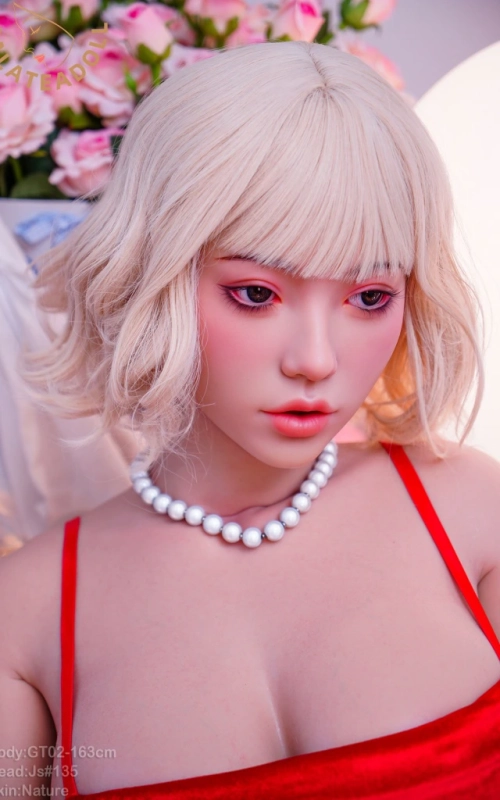 Yura, pronta para aquecer o frio inverno • SiliconGirls