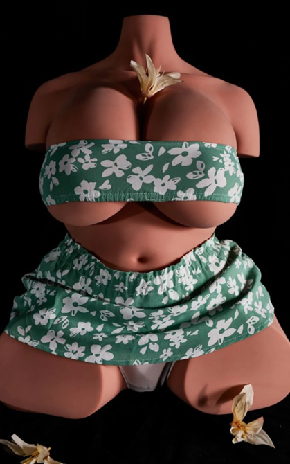 Torso Ava, una MILF muy POTENTE • SiliconGirls