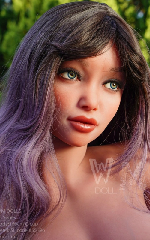 Dolly, tu morenaza siempre a la moda • SiliconGirls