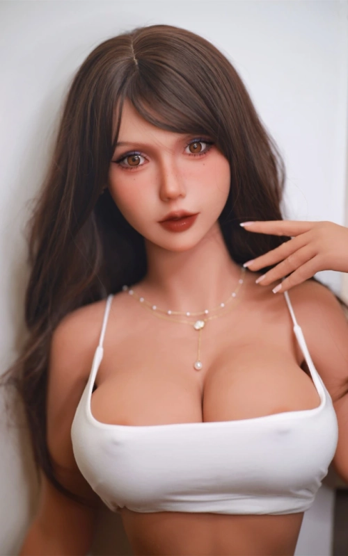 Elara, inocente y leal • SiliconGirls