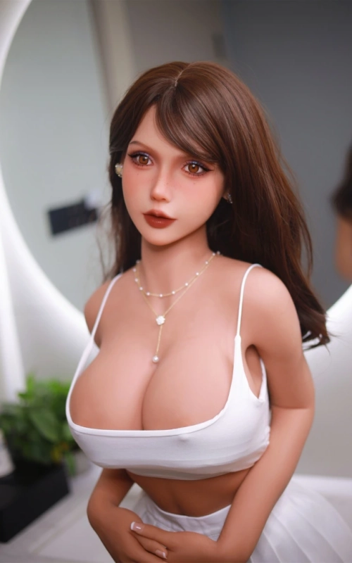 Elara, inocente y leal • SiliconGirls