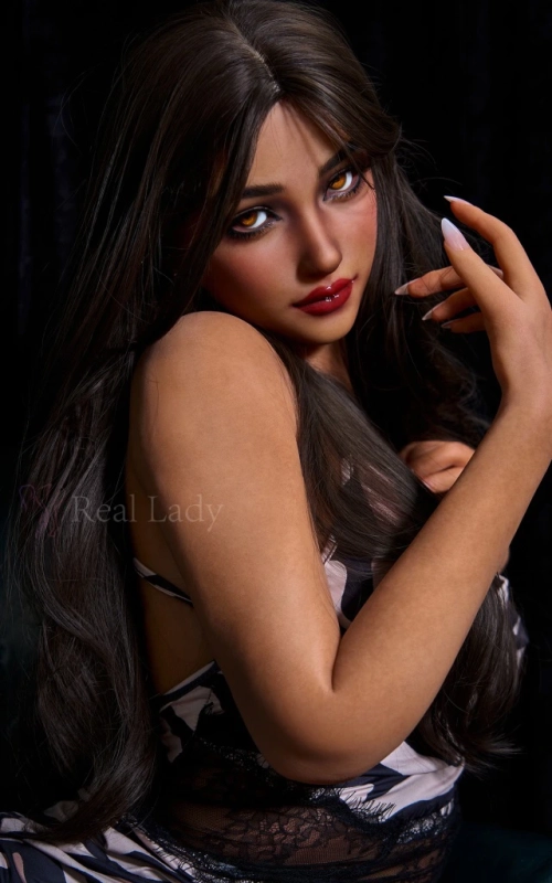 Kitty, uma autêntica beleza morena • SiliconGirls