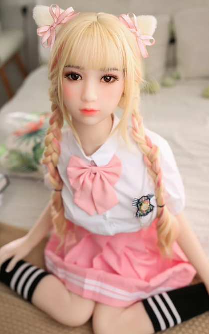 Mini Hana, una chica alegre dispuesta a todo • SiliconGirls
