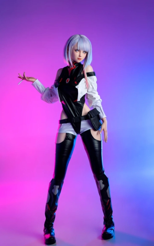Cyberpunk Lucy, pronta para entrar em ação • SiliconGirls