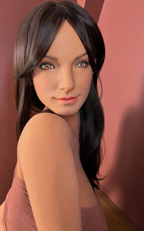 Mona, una morenaza seductora • SiliconGirls