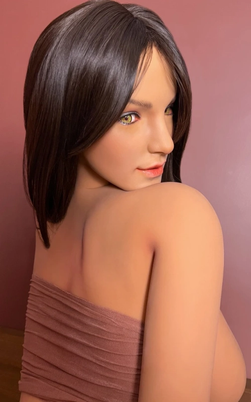 Mona, una morenaza seductora • SiliconGirls
