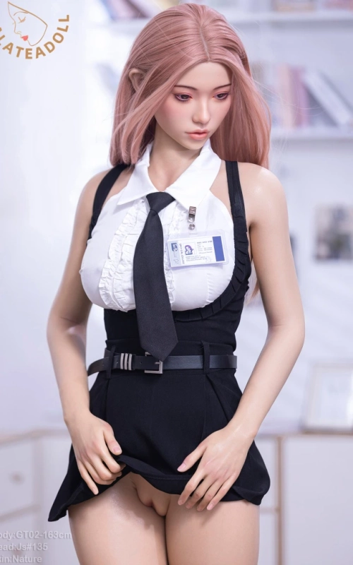 Yujin, pronta para aquecer o frio inverno • SiliconGirls