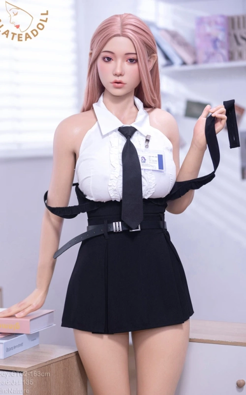 Yujin, pronta para aquecer o frio inverno • SiliconGirls