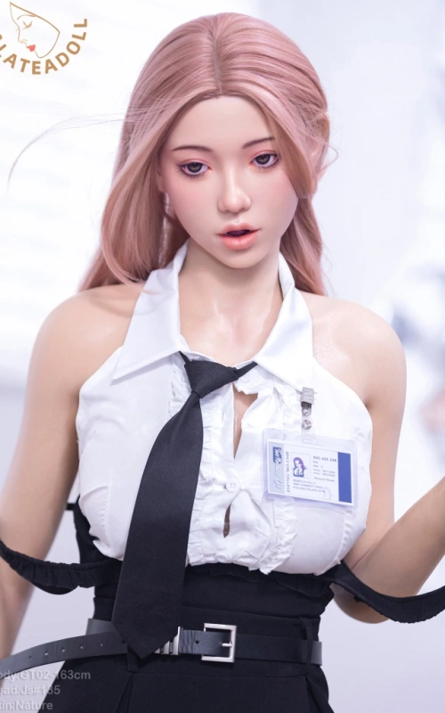 Yujin, pronta para aquecer o frio inverno • SiliconGirls
