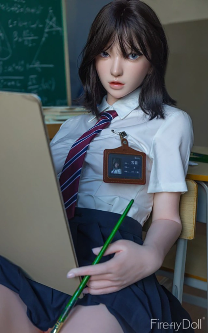 Shirley, la estudiante tímida y sensible • SiliconGirls