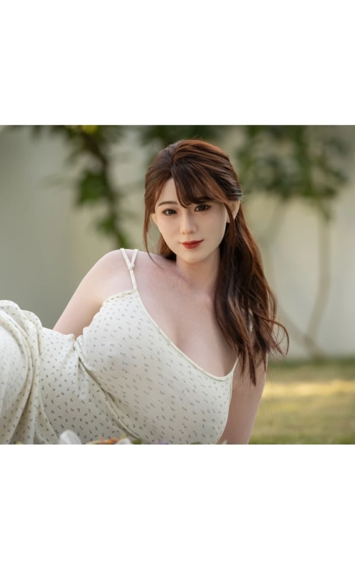 Haru, uma curvy impressionante • SiliconGirls