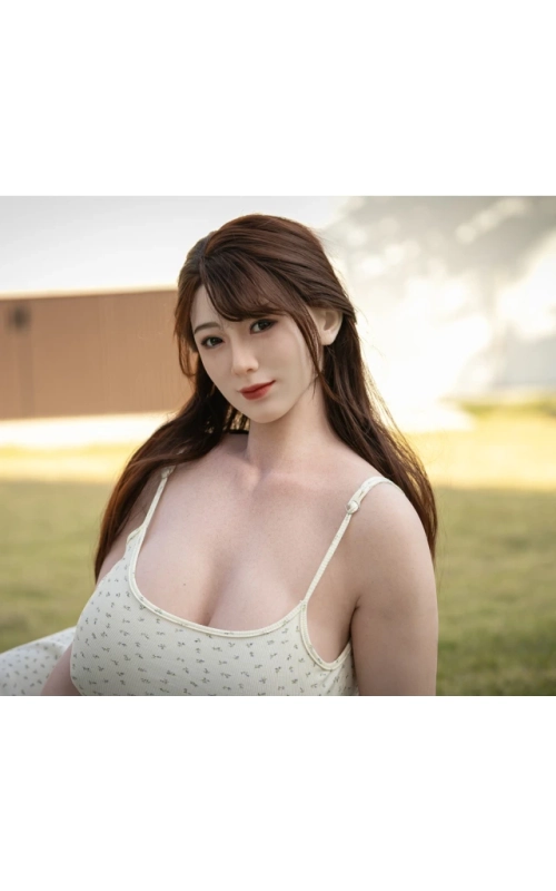Haru, uma curvy impressionante • SiliconGirls