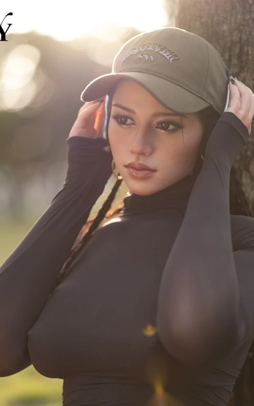Amber campestre, sua deusa bem bronzeada • SiliconGirls