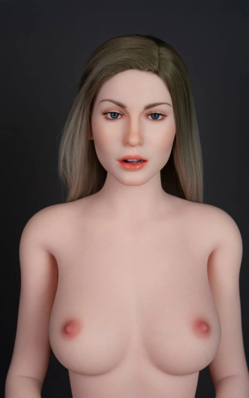 Olena, una complaciente compañera sexual • SiliconGirls