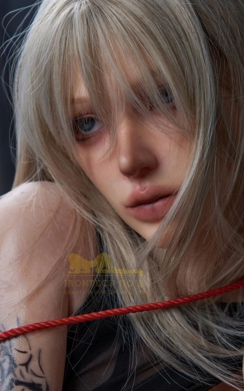 Kendra, una jovencita dispuesta a todo • SiliconGirls