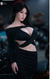 Joey, la curvy más exótica • SiliconGirls