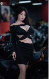 Joey, la curvy más exótica • SiliconGirls