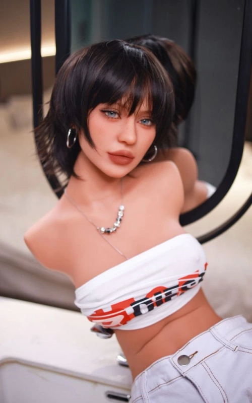 Torso Zendaya, un cuerpazo CALIENTE • SiliconGirls
