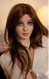 Leya, una curvy muy explosiva • SiliconGirls