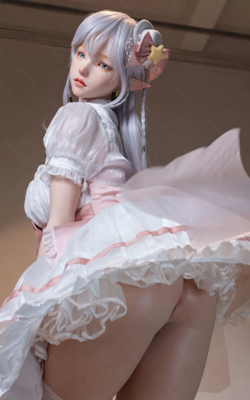 Calla, una elfa amante del estilo lolita Calla, una elfa amante del estilo lolita