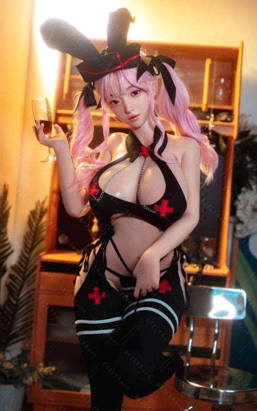 Bletilla, una belleza japonesa y curvy • SiliconGirls