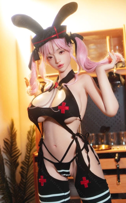Bletilla, una belleza japonesa y curvy • SiliconGirls