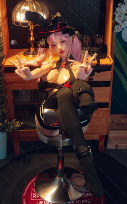 Bletilla, una belleza japonesa y curvy • SiliconGirls