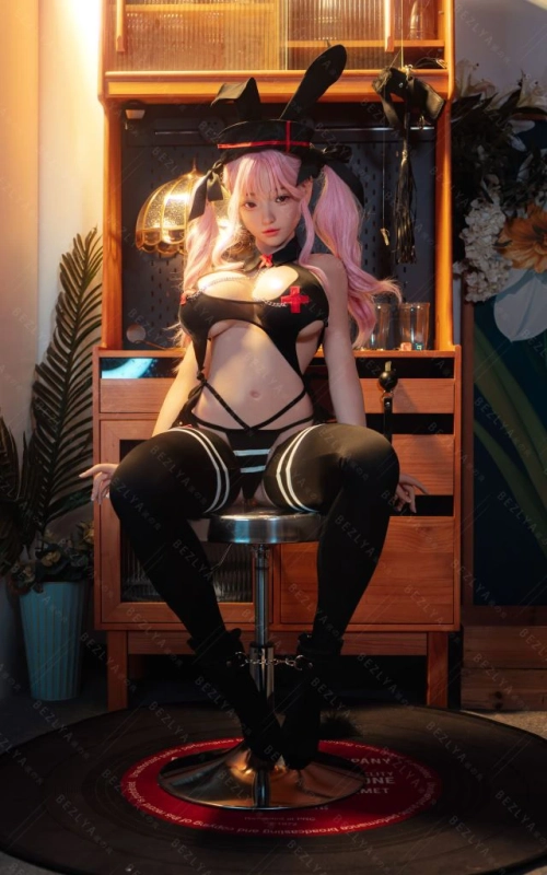 Bletilla, una belleza japonesa y curvy • SiliconGirls