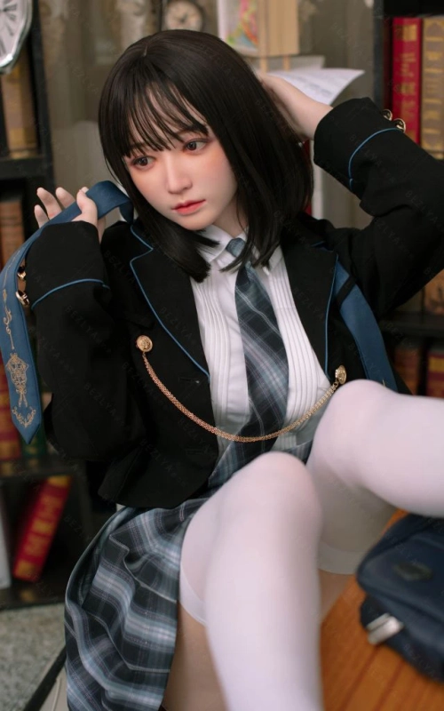Sayaka, a tímida estudante de arte • SiliconGirls